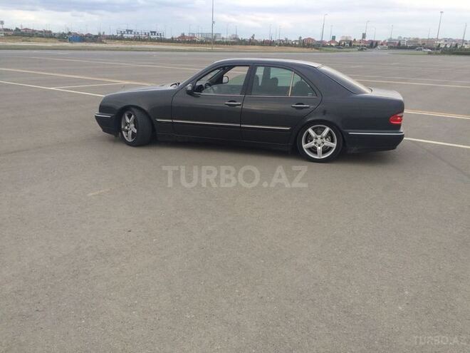 Mercedes E 240 2001, 181,234 km - 2.4 л - Bakı