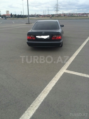 Mercedes E 240 2001, 181,234 km - 2.4 л - Bakı