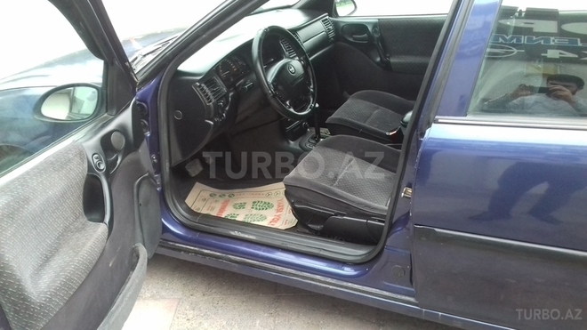 Opel Vectra 1997, 272,357 km - 1.8 l - Bakı