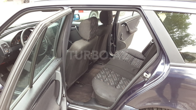 Mercedes C 220 2000, 218,000 km - 2.2 l - Bakı