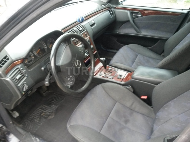 Mercedes E 220 2001, 257,000 km - 2.2 l - Bakı