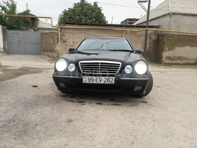 Mercedes E 220 2001, 257,000 km - 2.2 l - Bakı