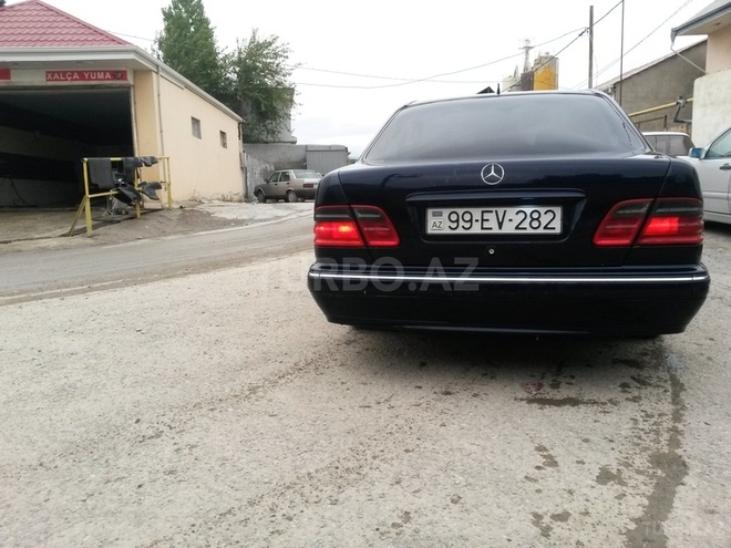 Mercedes E 220 2001, 257,000 km - 2.2 l - Bakı