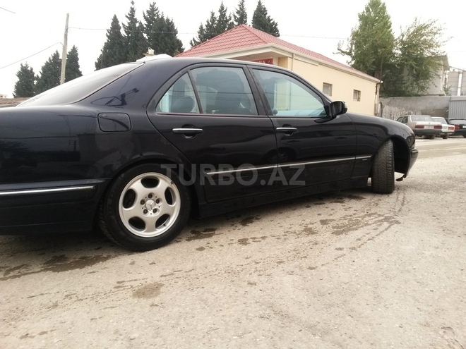 Mercedes E 220 2001, 257,000 km - 2.2 l - Bakı