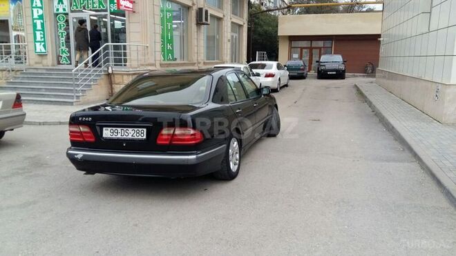 Mercedes E 240 2000, 210,000 km - 2.6 l - Bakı