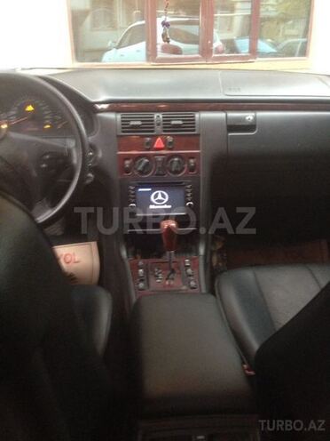 Mercedes E 220 2001, 292,000 km - 2.2 l - Bakı