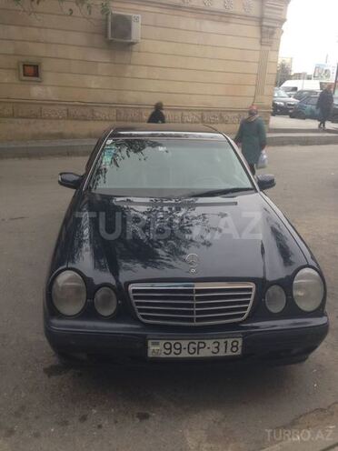 Mercedes E 220 2001, 292,000 km - 2.2 l - Bakı