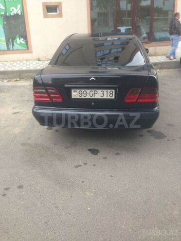 Mercedes E 220 2001, 292,000 km - 2.2 l - Bakı