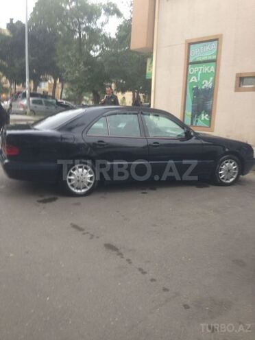 Mercedes E 220 2001, 292,000 km - 2.2 l - Bakı