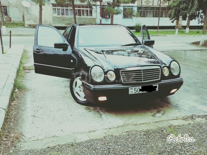 Mercedes E 200 1998, 260,000 km - 2.0 l - Sumqayıt