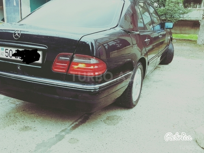 Mercedes E 200 1998, 260,000 km - 2.0 l - Sumqayıt