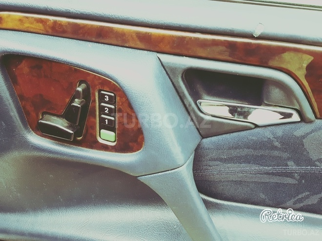 Mercedes E 200 1998, 260,000 km - 2.0 l - Sumqayıt