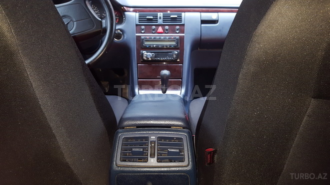Mercedes E 200 1998, 260,000 km - 2.0 l - Sumqayıt