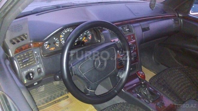 Mercedes E 230 1997, 316 km - 2.3 л - Qazax