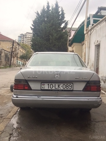 Mercedes E 300 1992, 239,000 km - 3.0 l - Bakı