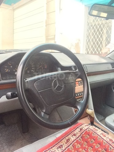 Mercedes E 300 1992, 239,000 km - 3.0 l - Bakı