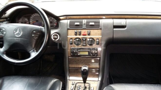 Mercedes E 270 2001, 433,000 km - 2.7 l - Sumqayıt