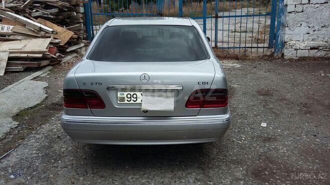 Mercedes E 270 2001, 433,000 km - 2.7 l - Sumqayıt