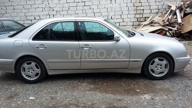 Mercedes E 270 2001, 433,000 km - 2.7 l - Sumqayıt