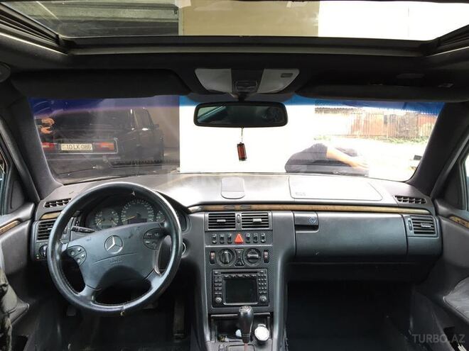 Mercedes E 240 2000, 243,256 km - 2.4 l - Ağdaş
