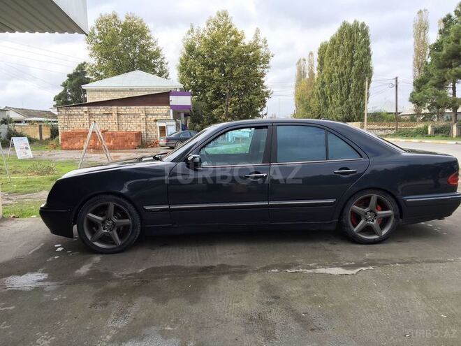 Mercedes E 240 2000, 243,256 km - 2.4 l - Ağdaş