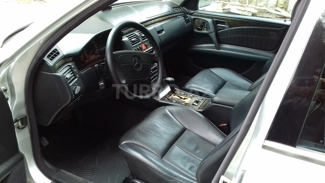 Mercedes E 320 1999, 217,000 km - 3.2 l - Bakı