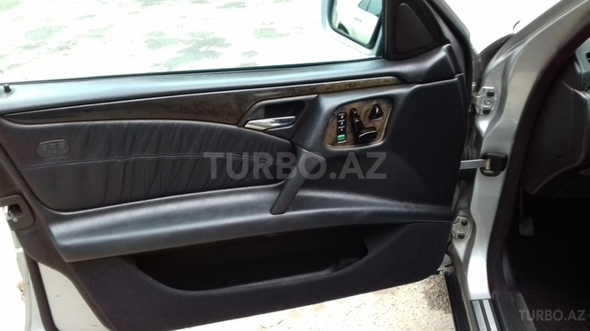 Mercedes E 320 1999, 217,000 km - 3.2 l - Bakı