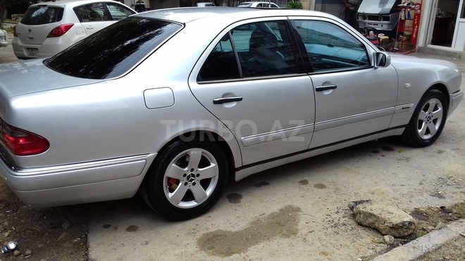 Mercedes E 320 1999, 217,000 km - 3.2 l - Bakı