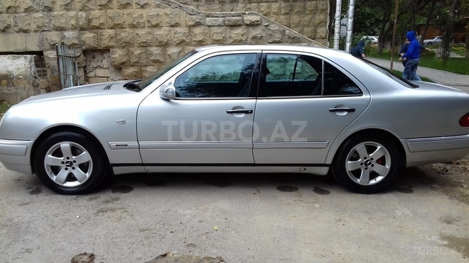 Mercedes E 320 1999, 217,000 km - 3.2 l - Bakı