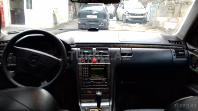 Mercedes E 320 1999, 217,000 km - 3.2 l - Bakı
