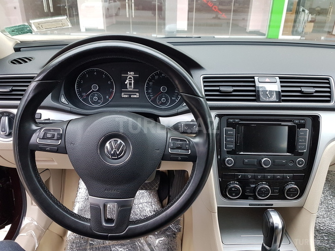 Volkswagen Passat 2012, 50,000 km - 2.5 l - Gəncə