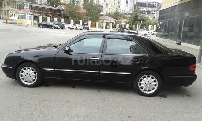 Mercedes E 240 2002, 262,900 km - 2.6 l - Bakı