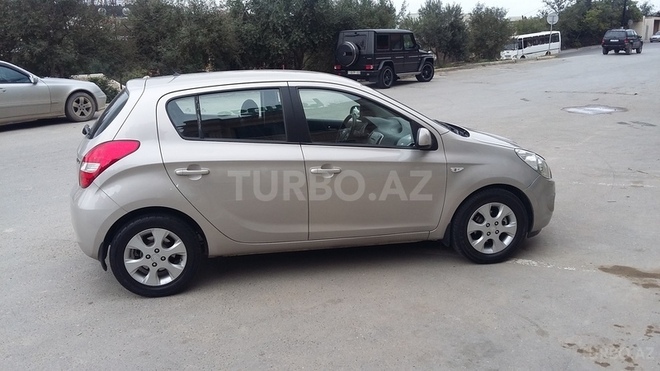 Hyundai i20 2010, 80,000 km - 1.4 л - Bakı