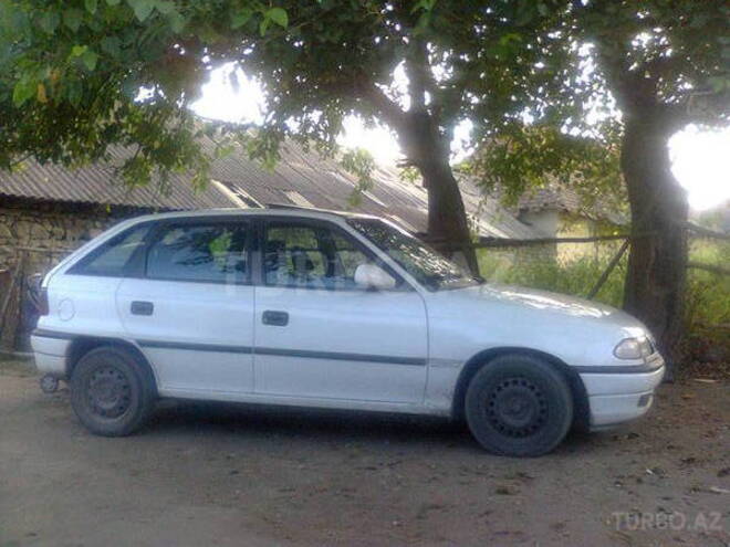 Opel Astra 1996, 367,000 km - 1.6 л - Qax