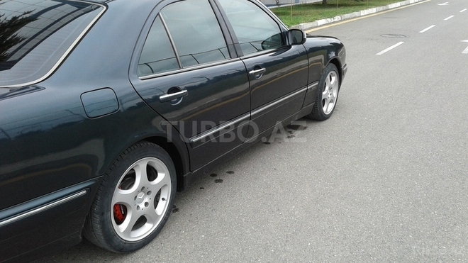 Mercedes E 240 2000, 215,000 km - 2.4 л - Şəmkir