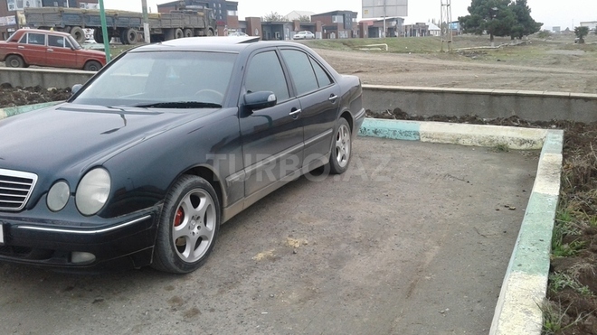 Mercedes E 240 2000, 215,000 km - 2.4 л - Şəmkir