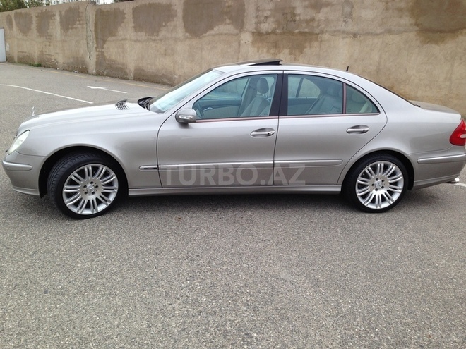 Mercedes E 240 2004, 205,000 km - 2.6 l - Bakı