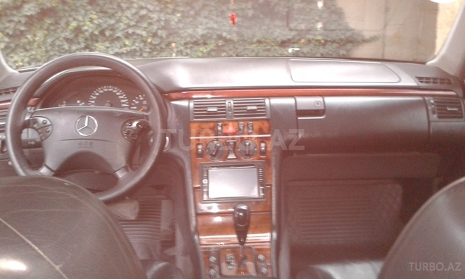 Mercedes E 240 2002, 262,800 km - 2.6 l - Bakı