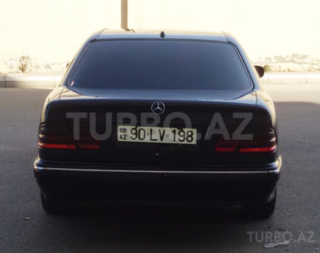 Mercedes E 270 1999, 250,000 km - 2.7 l - Bakı
