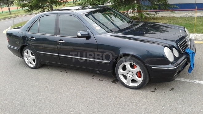 Mercedes E 240 2000, 195,000 km - 2.4 л - Tovuz