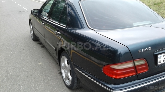 Mercedes E 240 2000, 195,000 km - 2.4 л - Tovuz