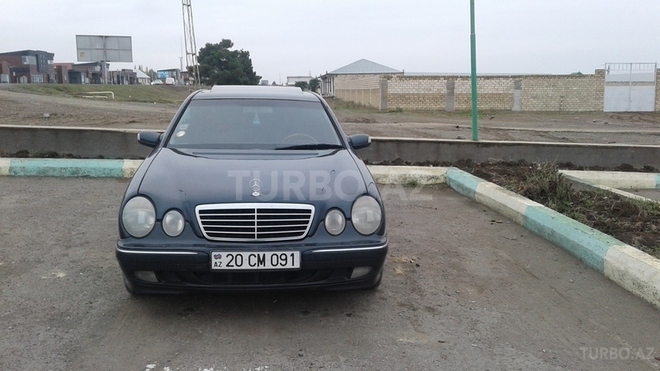 Mercedes E 240 2000, 195,000 km - 2.4 л - Tovuz