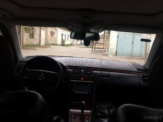 Mercedes E 240 1999, 257,000 km - 2.4 l - Bakı