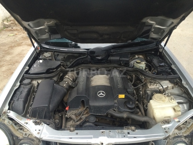 Mercedes E 240 1999, 257,000 km - 2.4 l - Bakı