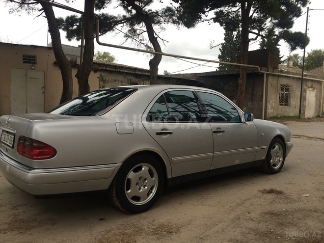 Mercedes E 240 1999, 257,000 km - 2.4 l - Bakı