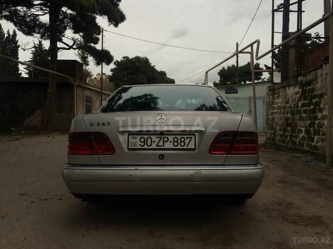 Mercedes E 240 1999, 257,000 km - 2.4 l - Bakı