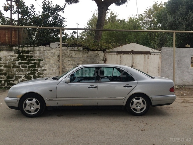 Mercedes E 240 1999, 257,000 km - 2.4 l - Bakı