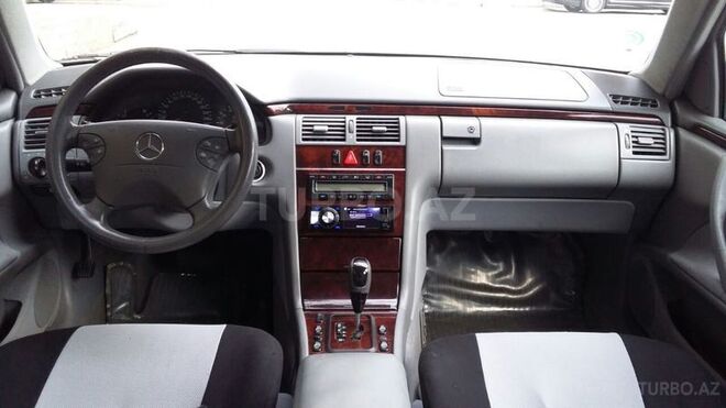 Mercedes E 240 2000, 226,000 km - 2.6 l - Bakı