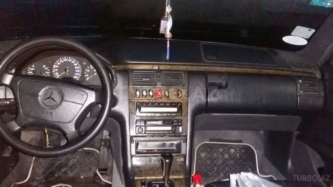 Mercedes E 280 1997, 330,263 km - 2.8 l - Bərdə