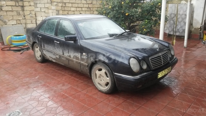 Mercedes E 230 1997, 235,000 km - 2.3 l - Sumqayıt